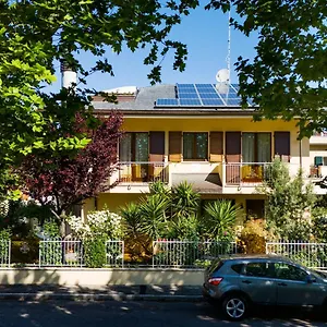Bed & Breakfast Le Rose - 5 Minuti Dal Mare E Misano World Circuit, Misano Adriatico